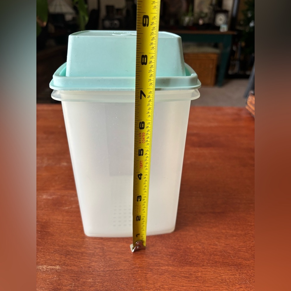 Tupperware Pick A Dilly Versatile Pickle Container - Picture 7 of 9